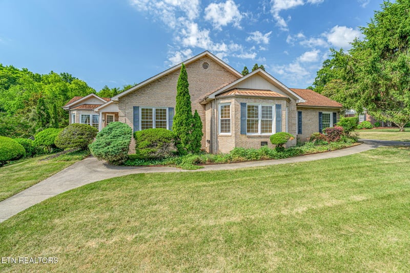 109 Farmington Pl, Clinton, TN 37716