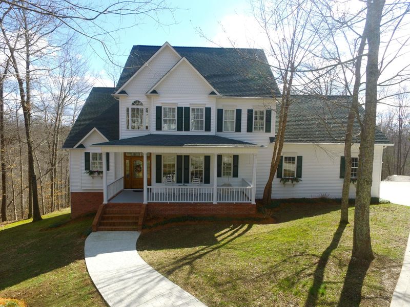 109 Foxfire Ln, Rocky Top, TN 37769