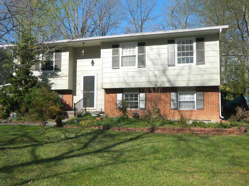 109 Foxwood Cir, Oliver Springs, TN 37840