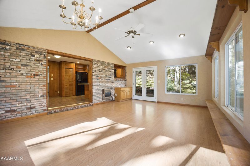 109 Glandon Ln, Powell, TN 37849