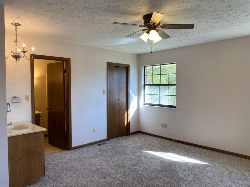 109 Golfcrest Ln, Oak Ridge, TN 37830