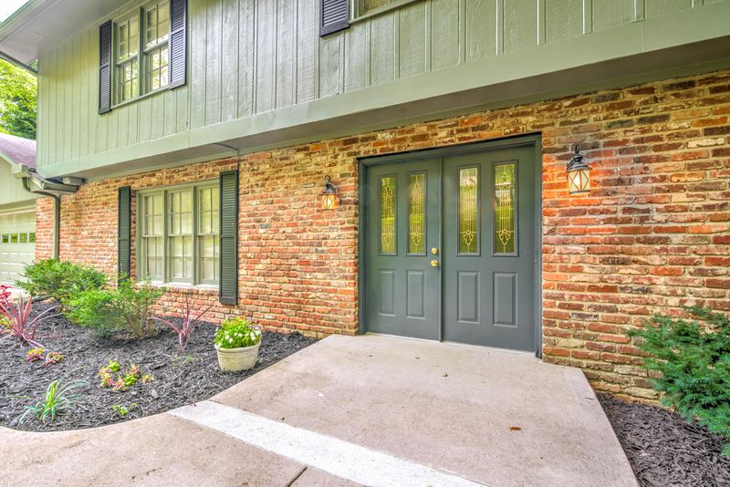 109 Greystone Dr, Oak Ridge, TN 37830