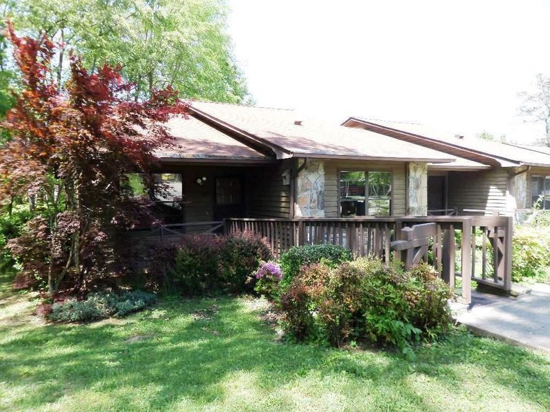 109 Hazleton Ln, Oak Ridge, TN 37830