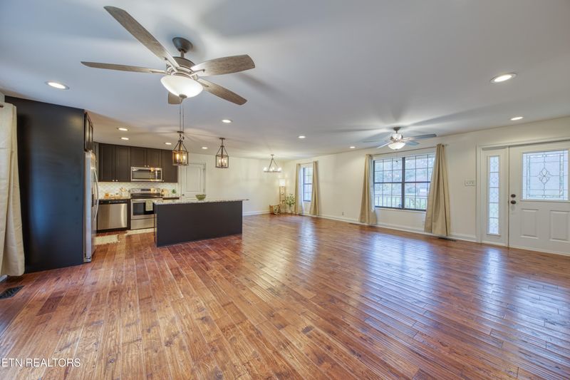 109 Heritage Dr, Oak Ridge, TN 37830
