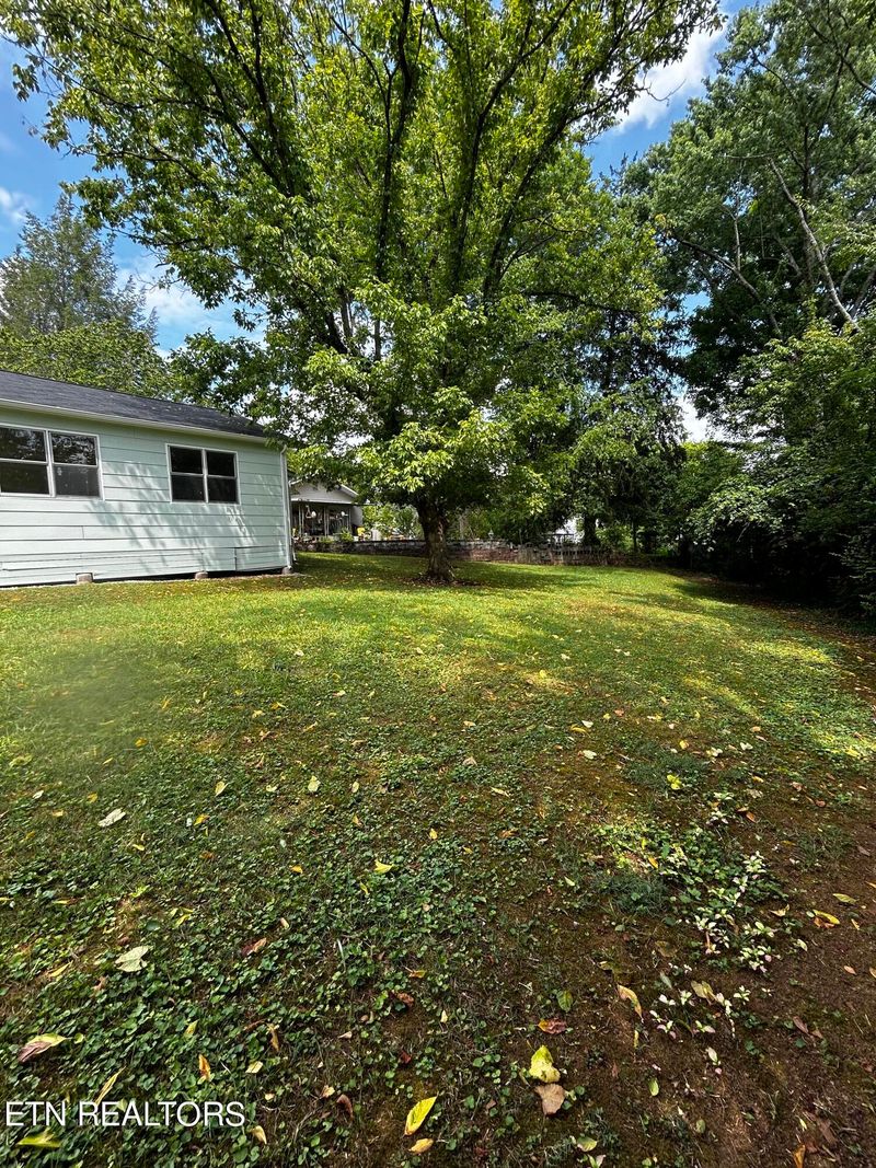 109 Hickory Pl, Oak Ridge, TN 37830