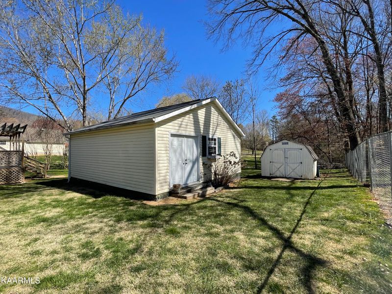 109 Holly St, Harriman, TN 37748