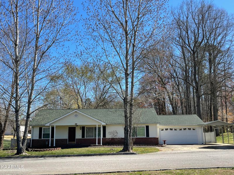 109 Holly St, Harriman, TN 37748