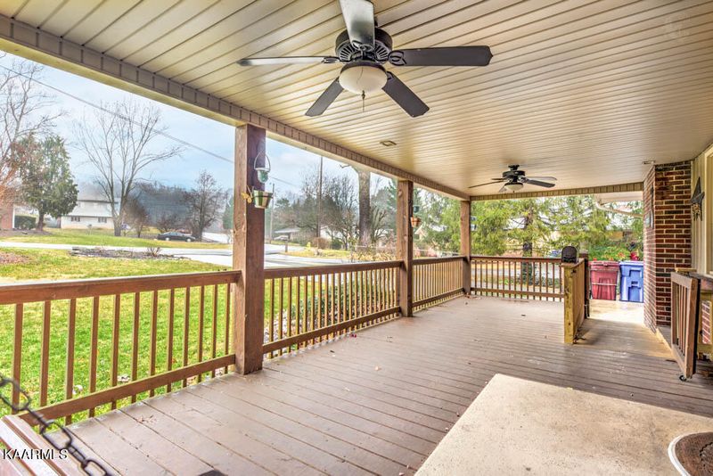 109 Iona Cir, Oak Ridge, TN 37830