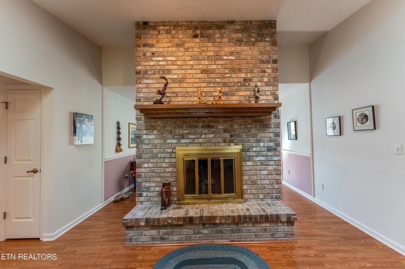 109 Meadowview Dr, Crossville, TN 38558