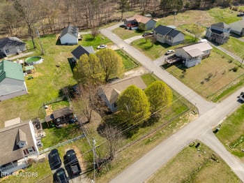 109 Miles Ln, Lafollette, TN 37766