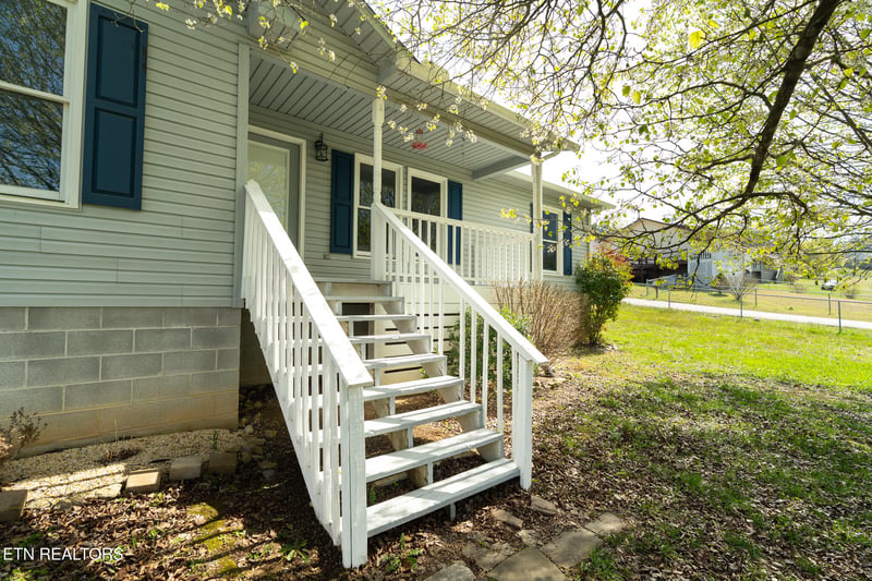 109 Miles Ln, Lafollette, TN 37766