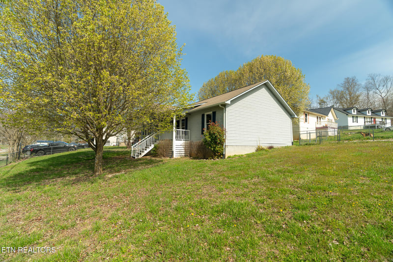 109 Miles Ln, Lafollette, TN 37766