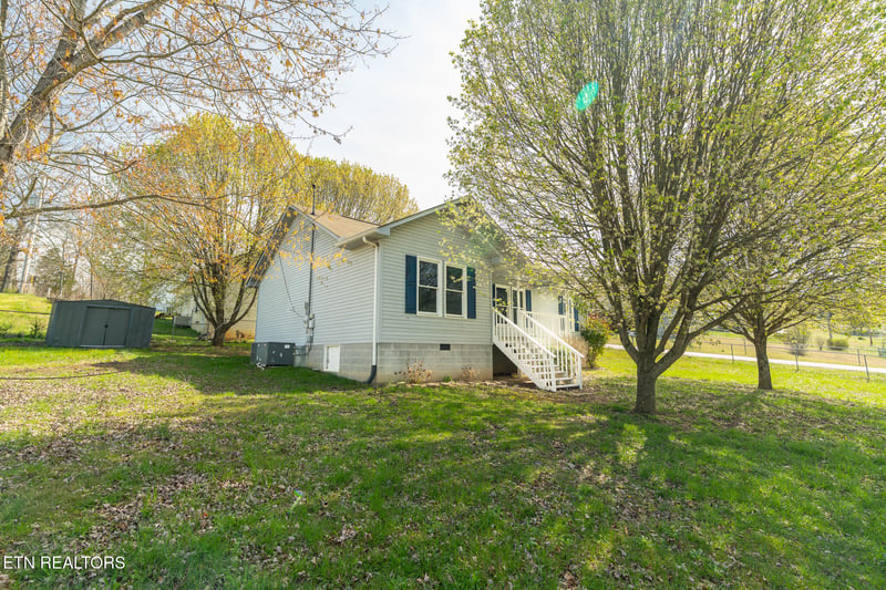 109 Miles Ln, Lafollette, TN 37766