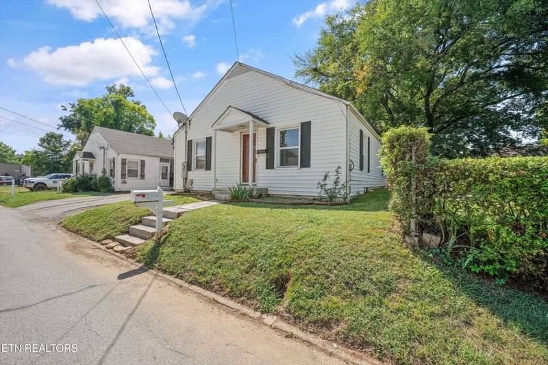 109 N Magnolia St, Maryville, TN 37801