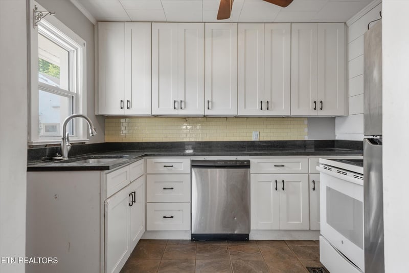 109 N Magnolia St, Maryville, TN 37801