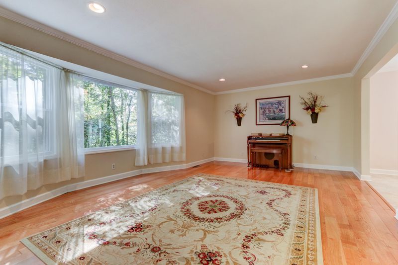 109 Newcrest Ln, Oak Ridge, TN 37830