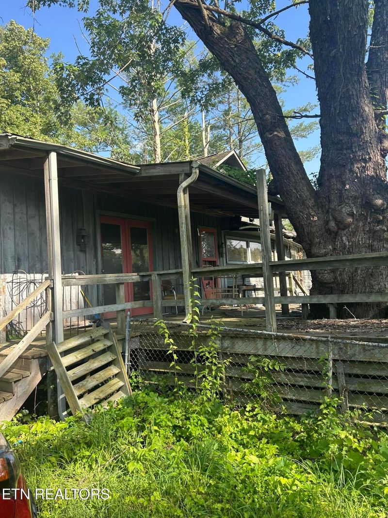109 Old Deer Lodge Pike, Deer Lodge, TN 37726