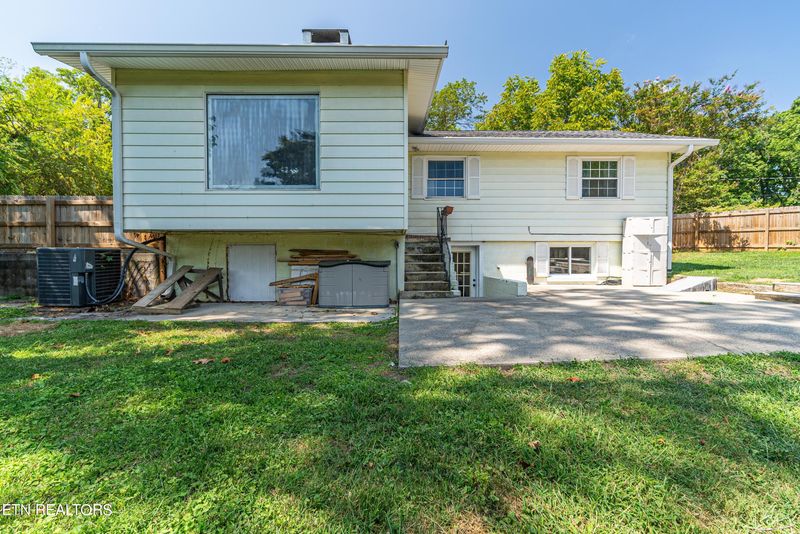 109 Olney Ln, Oak Ridge, TN 37830