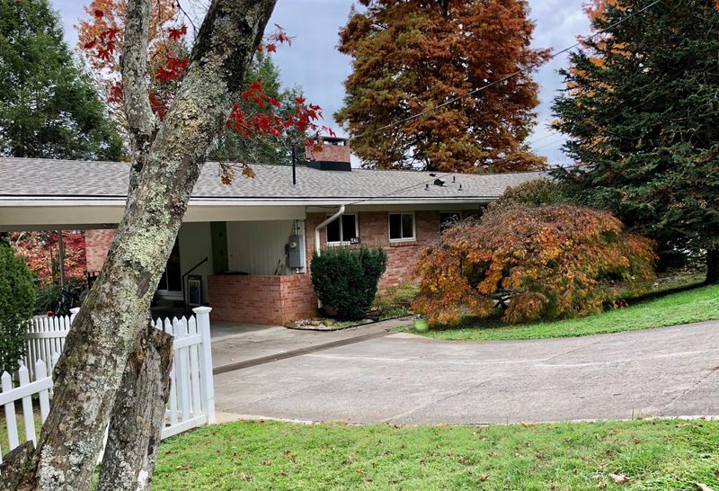 109 Orkney Rd, Oak Ridge, TN 37830
