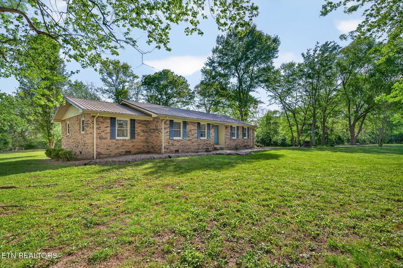 109 Parkway Ln, Crossville, TN 38572