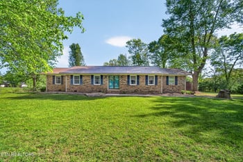 109 Parkway Ln, Crossville, TN 38572