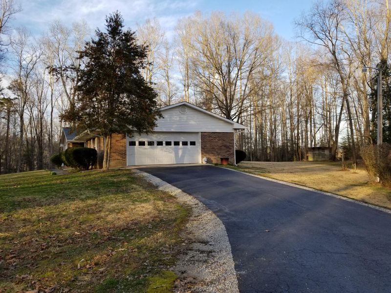 109 Powers Rd, Oakdale, TN 37829