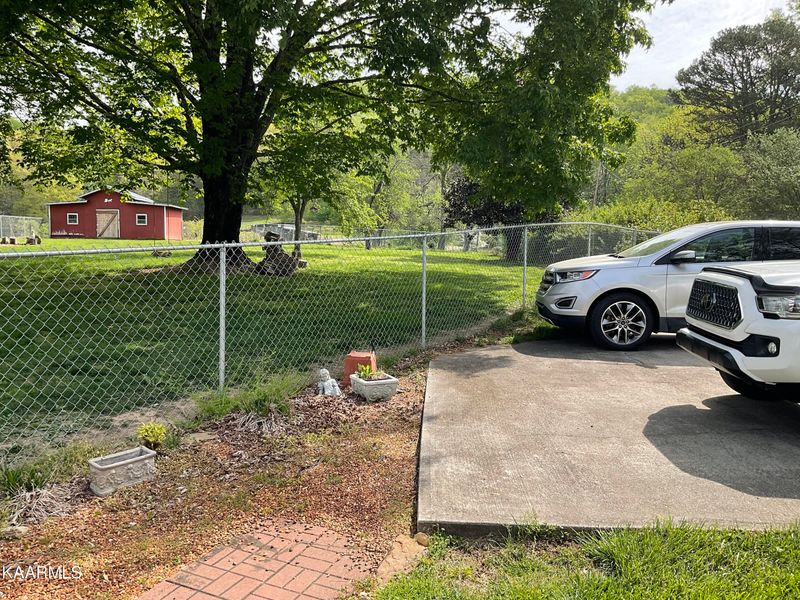109 Ro Mo Rd, Harriman, TN 37748
