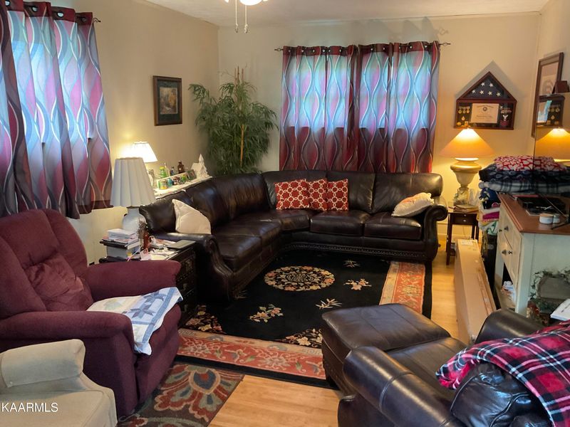 109 Ro Mo Rd, Harriman, TN 37748