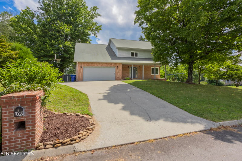 109 W Melbourne Rd, Oak Ridge, TN 37830
