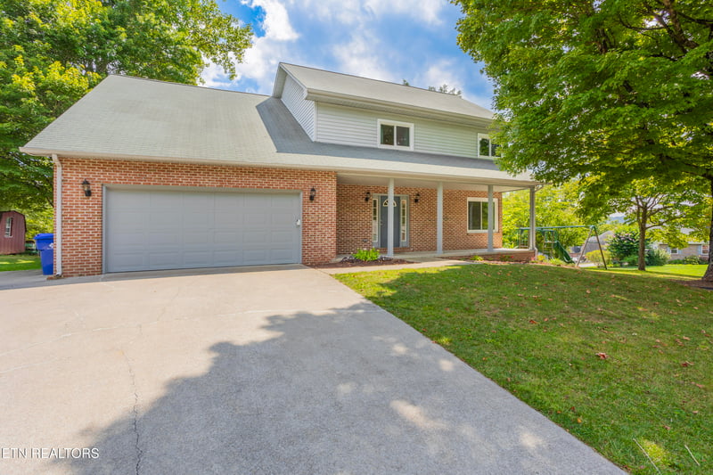 109 W Melbourne Rd, Oak Ridge, TN 37830