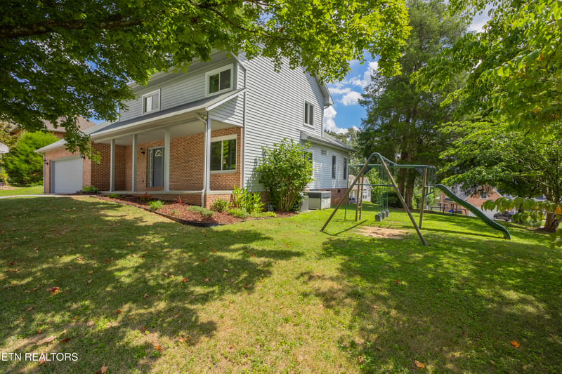 109 W Melbourne Rd, Oak Ridge, TN 37830