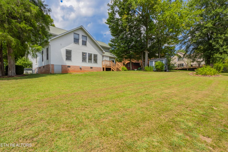 109 W Melbourne Rd, Oak Ridge, TN 37830