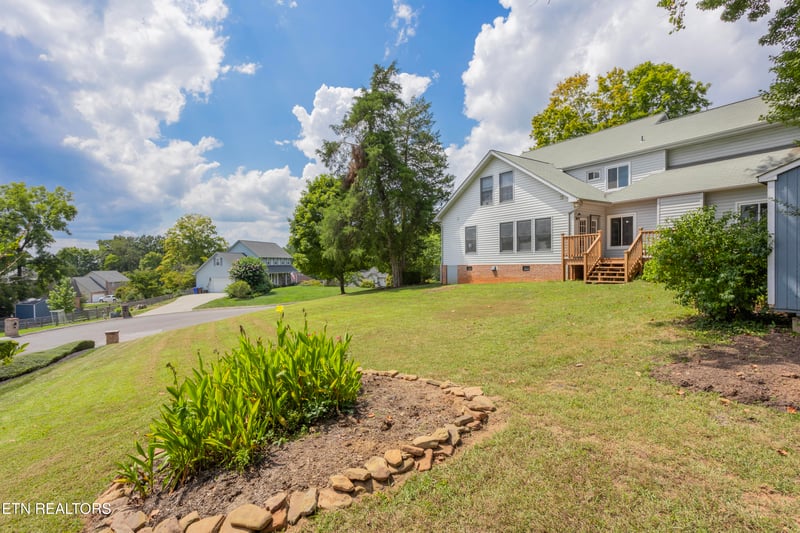 109 W Melbourne Rd, Oak Ridge, TN 37830