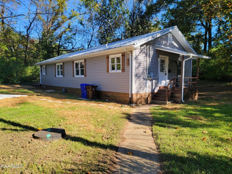 109 Wakeman Ln, Oak Ridge, TN 37830