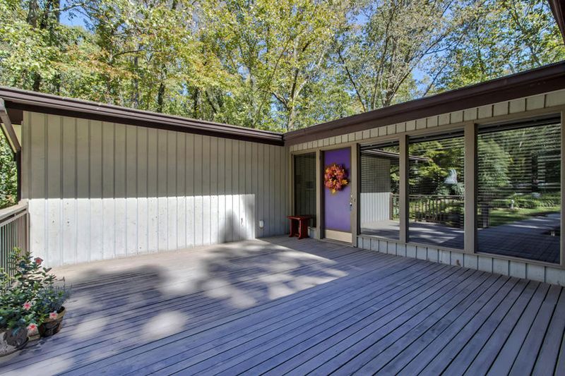 109 Willow Ln, Oak Ridge, TN 37830