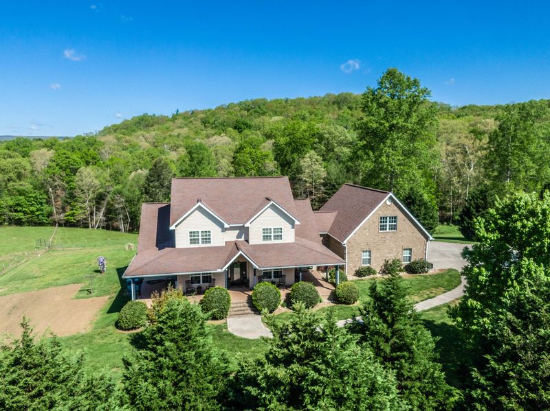 1090 Snow Hill Rd, Oakdale, TN 37829