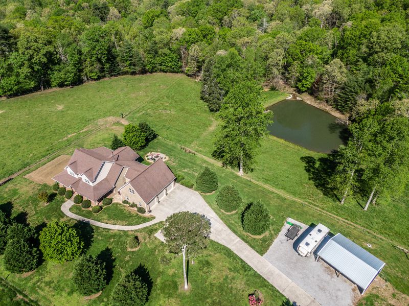 1090 Snow Hill Rd, Oakdale, TN 37829