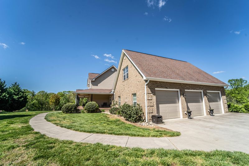 1090 Snow Hill Rd, Oakdale, TN 37829