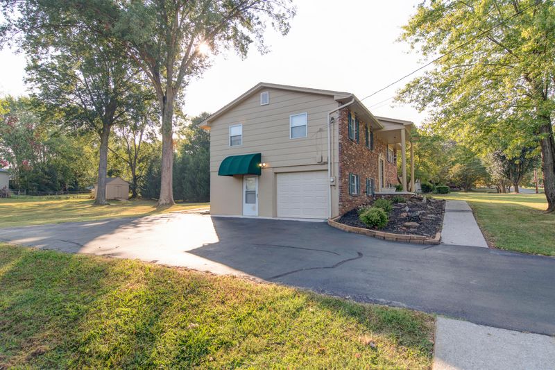 10900 Thornton Dr, Knoxville, TN 37934