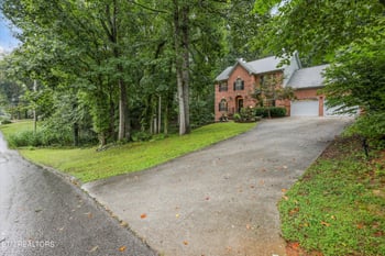 10904 Sallings Rd, Knoxville, TN 37922