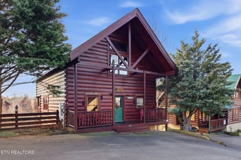 1091 Towering Oaks Dr, Sevierville, TN 37876