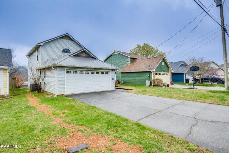 10914 Harbour Park Ln, Farragut, TN 37934