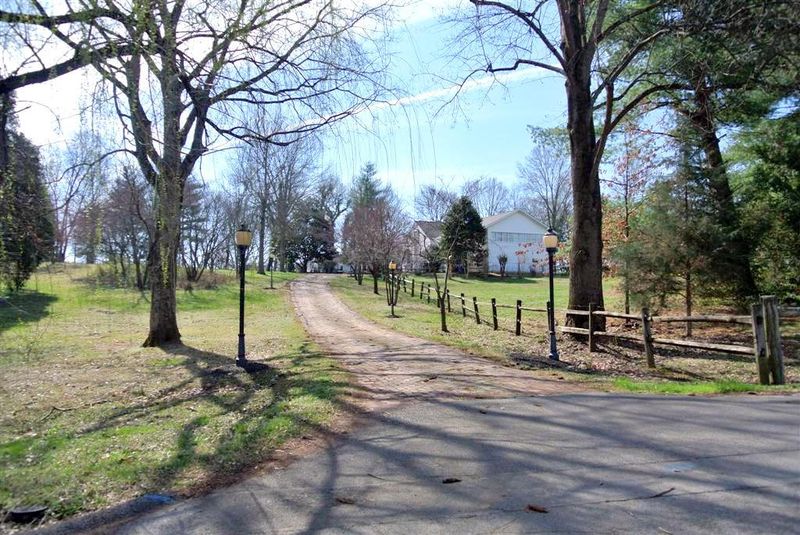 1095 Beverly Dr, Alcoa, TN 37701