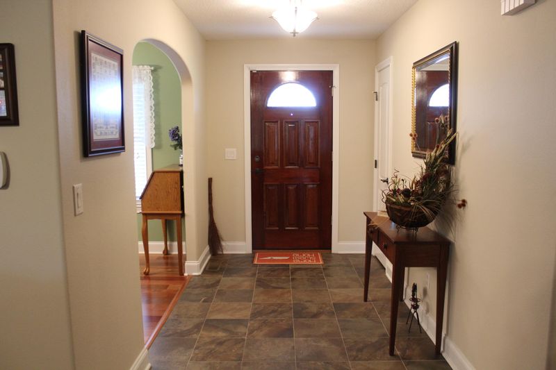 1095 Ottoma Dr, Crossville, TN 38555