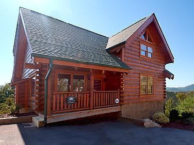 1095 Towering Oaks Dr, Pigeon Forge, TN 37876