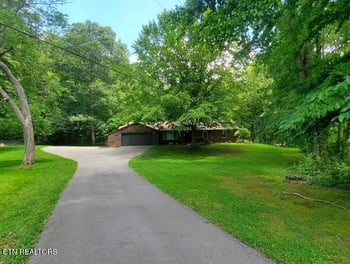 1097 Cooper Lake Rd, Oneida, TN 37841