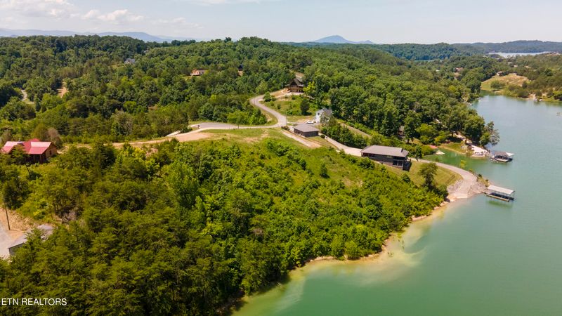 1097 Harbor Point Dr, Sevierville, TN 37876