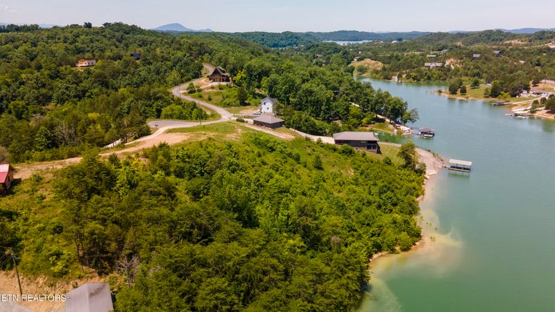 1097 Harbor Point Dr, Sevierville, TN 37876