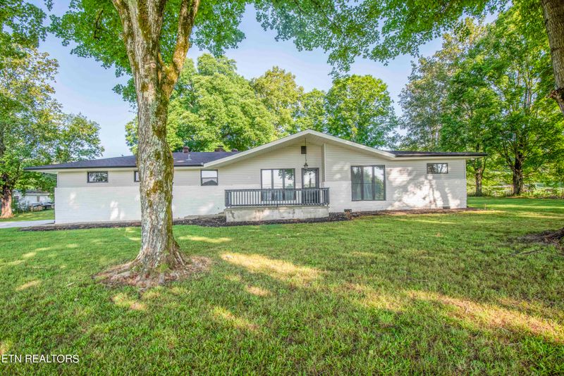 1097 Williams Ferry Rd, Lenoir City, TN 37771