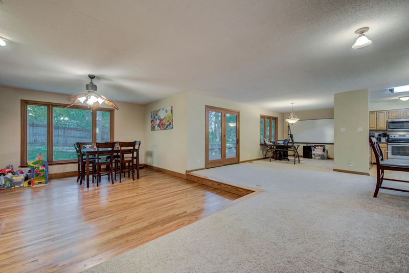 1099 W Outer Dr, Oak Ridge, TN 37830